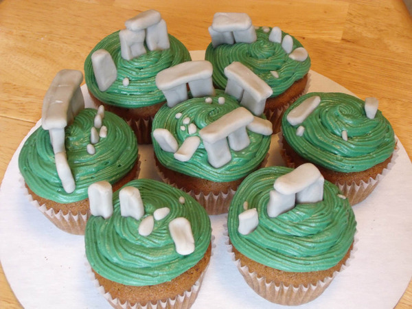 stonehenge_cupcakes.jpg